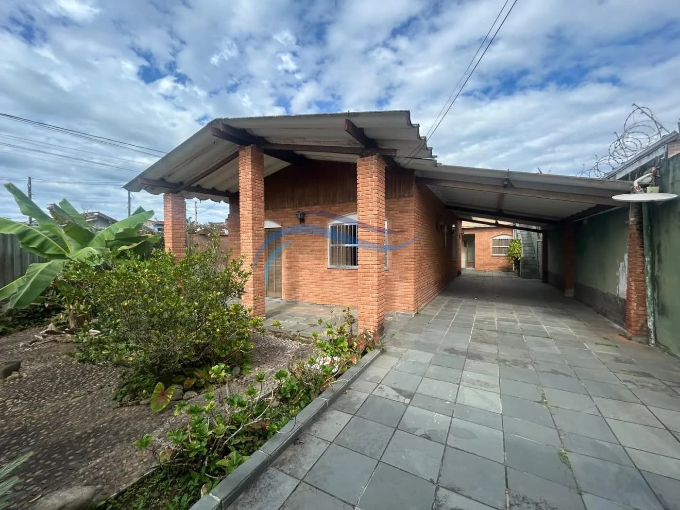Casa Térrea para Venda, Itanhaém / SP, bairro Jardim Belas Artes, 3 dormitórios, sendo 1 suíte, 2 banheiros, 4 vagas de garagem, área total 307 m², área construída 137,54 m², terreno 307 m²